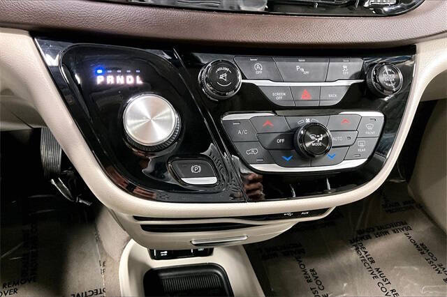 2017 Chrysler Pacifica Touring-L