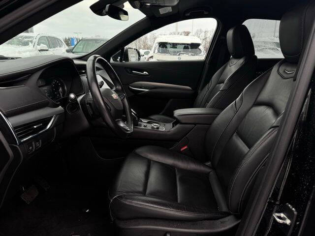 2023 Cadillac XT4 Premium Luxury