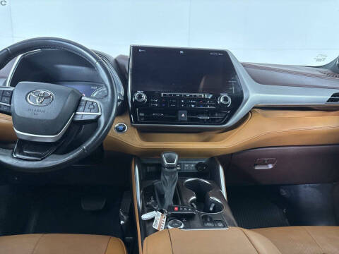 2022 Toyota Highlander Platinum