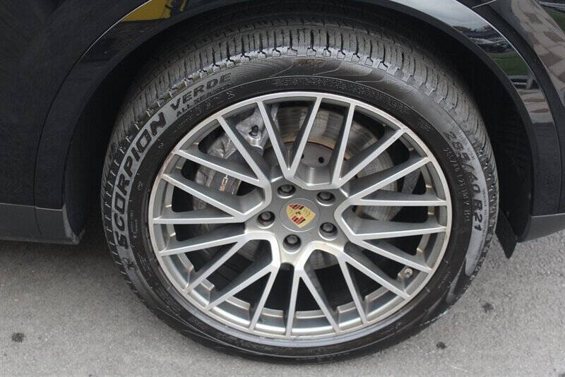 2022 Porsche Cayenne Platinum Edition