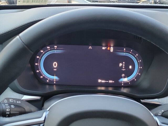 2025 Volvo XC60 B5 Ultra Dark Theme