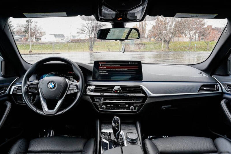 2022 BMW 5 Series 530i