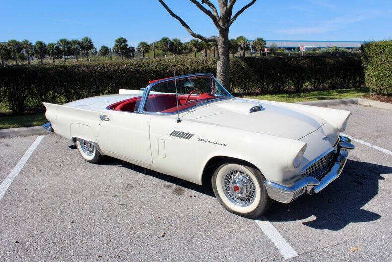1957 Ford Thunderbird