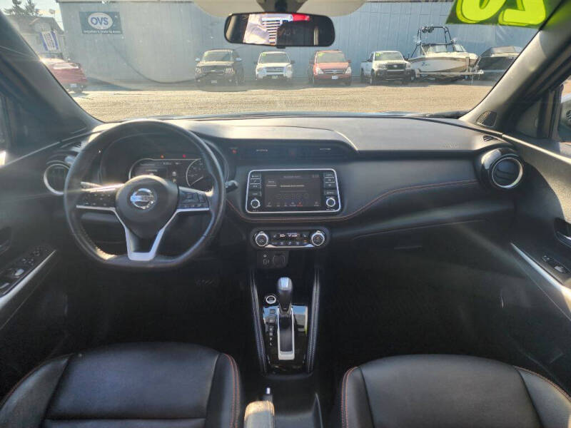 2020 Nissan Kicks SR