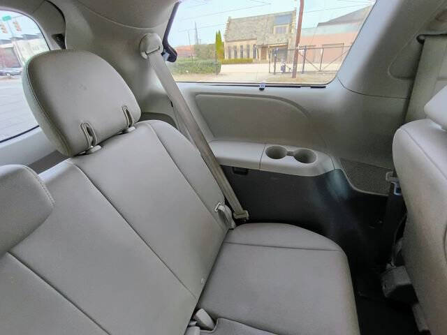2019 Toyota Sienna XLE 7-Passenger Auto Access Seat