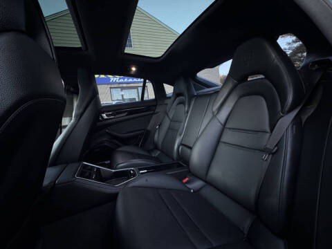 2017 Porsche Panamera 4