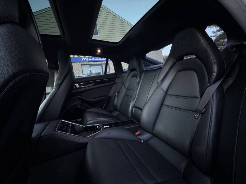 2017 Porsche Panamera 4