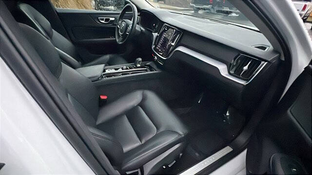 2024 Volvo S60 B5 Core Dark Theme