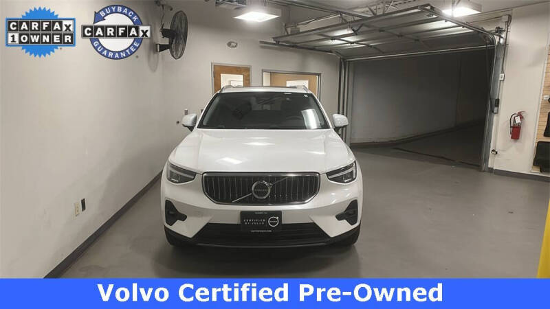 2025 Volvo XC40 B5 Plus Bright Theme