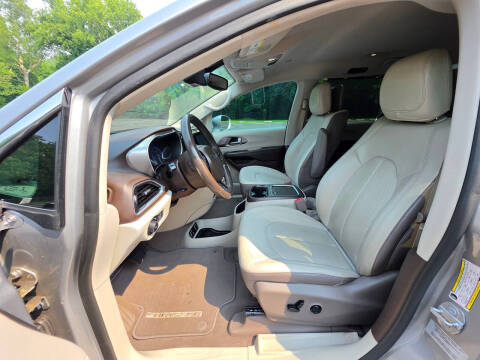 2017 Chrysler Pacifica Touring-L Plus