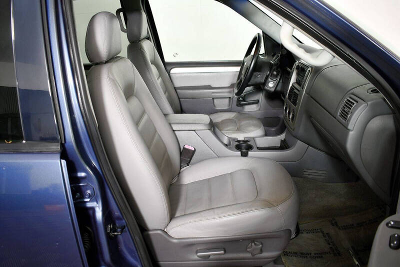 2004 Ford Explorer XLT