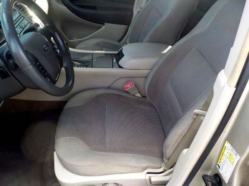 2011 Ford Taurus SEL