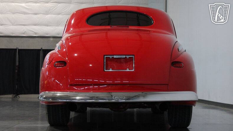 1948 Ford Deluxe