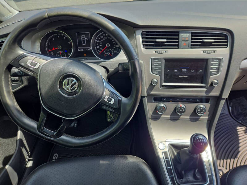 2017 Volkswagen Golf TSI S