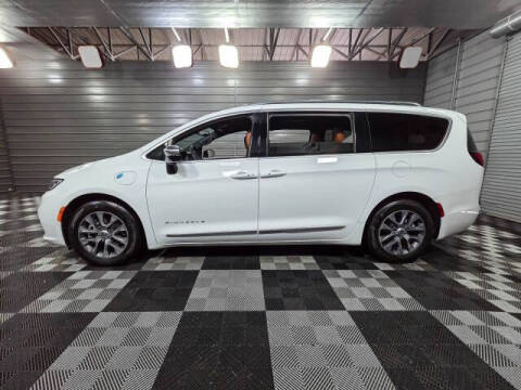 2025 Chrysler Pacifica Plug-In Hybrid Pinnacle