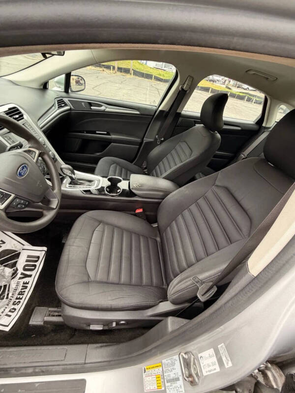 2016 Ford Fusion Hybrid SE