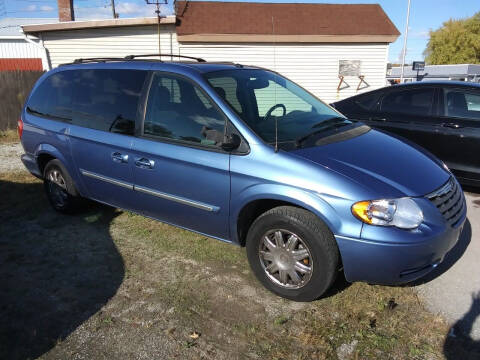 2007 Chrysler Town and Country for sale at RICK'S AUTO SALES in Logansport IN