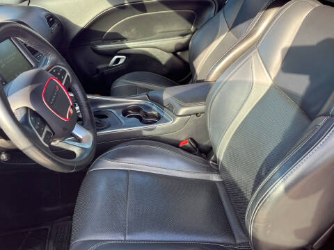 2016 Dodge Challenger SXT Plus