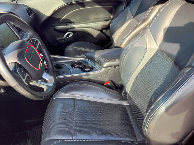 2016 Dodge Challenger SXT Plus