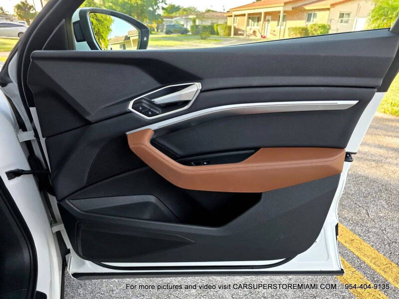 2021 Audi e-tron quattro Premium