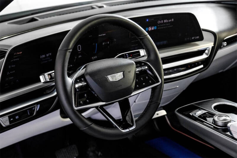 2024 Cadillac LYRIQ Luxury 1