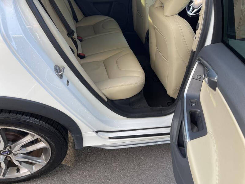 2015 Volvo V60 Cross Country T5