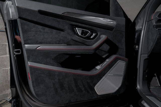 2023 Lamborghini Urus Performante
