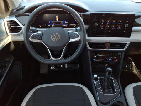 2025 Volkswagen Taos SE