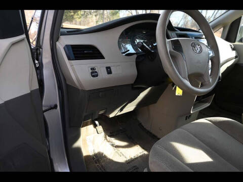 2011 Toyota Sienna Base 7-Passenger