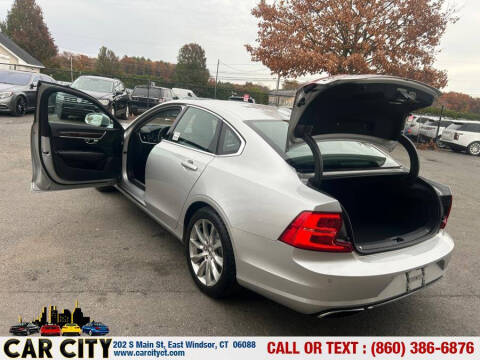 2017 Volvo S90 T6 Momentum