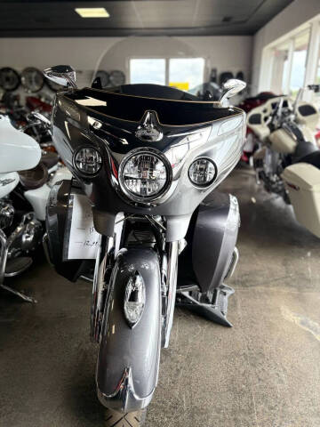 2016 Indian Roadmaster (Two-Tone)