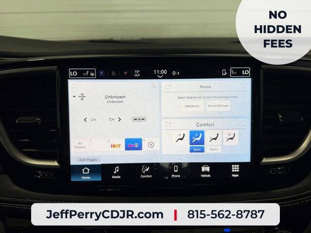 2027 Chrysler Pacifica Select