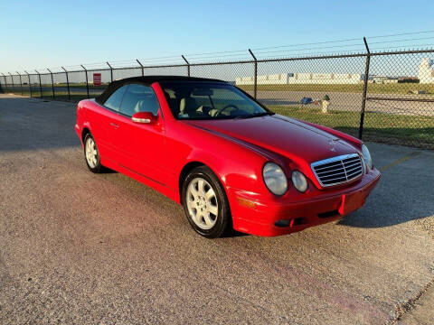 2001 Mercedes-Benz CLK for sale at Car Maverick in Addison TX