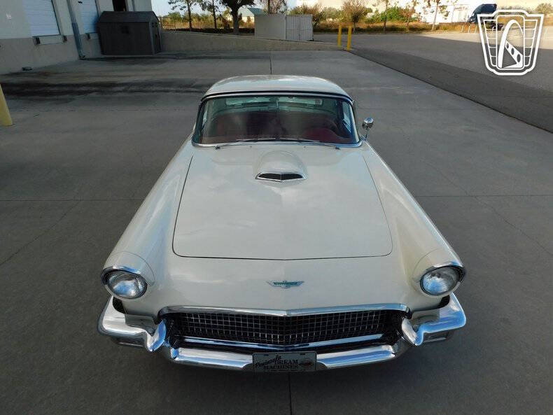 1957 Ford Thunderbird