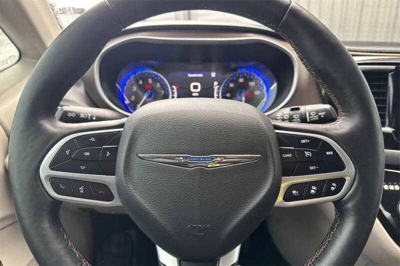 2017 Chrysler Pacifica Touring-L Plus