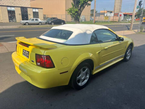 2003 Ford Mustang Deluxe