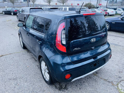 2017 Kia Soul +
