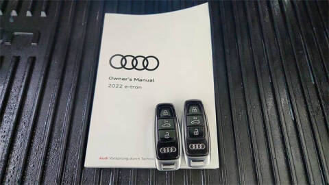 2022 Audi e-tron quattro Premium Plus