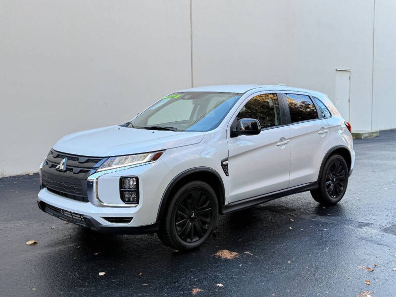 2024 Mitsubishi Outlander Sport LE's photo