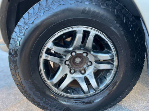 2004 Toyota Sequoia SR5