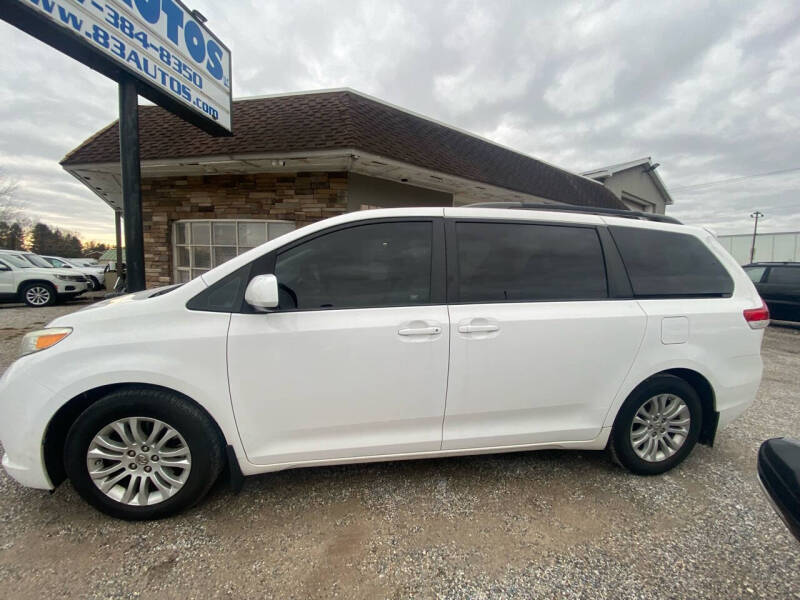 2011 Toyota Sienna XLE photo 8