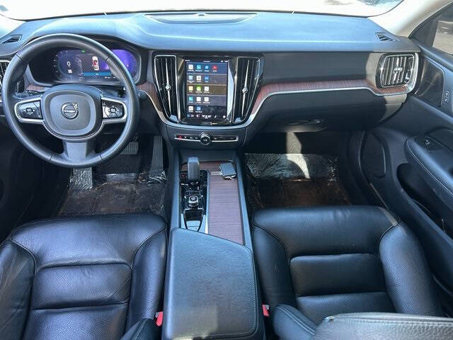 2024 Volvo S60 B5 Plus Dark Theme