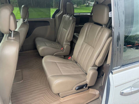 2014 Chrysler Town and Country Touring-L