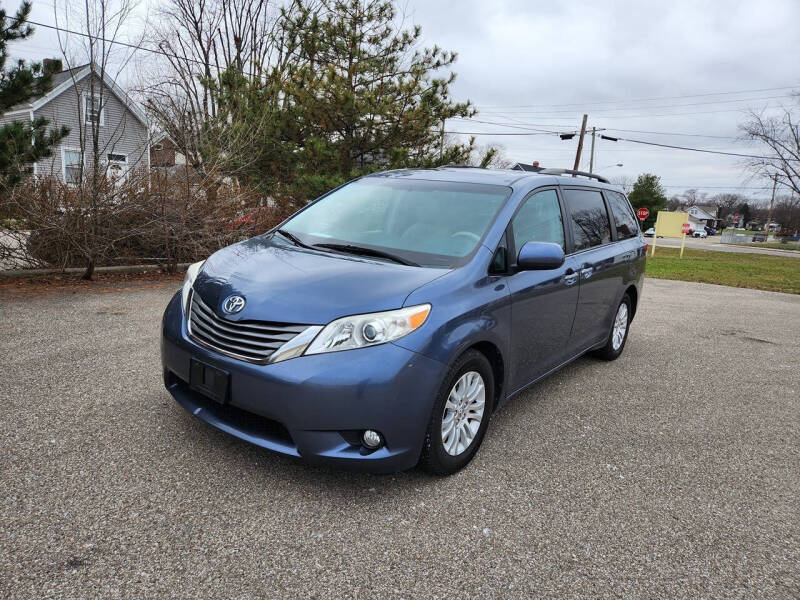 2013 Toyota Sienna XLE 8-Passenger