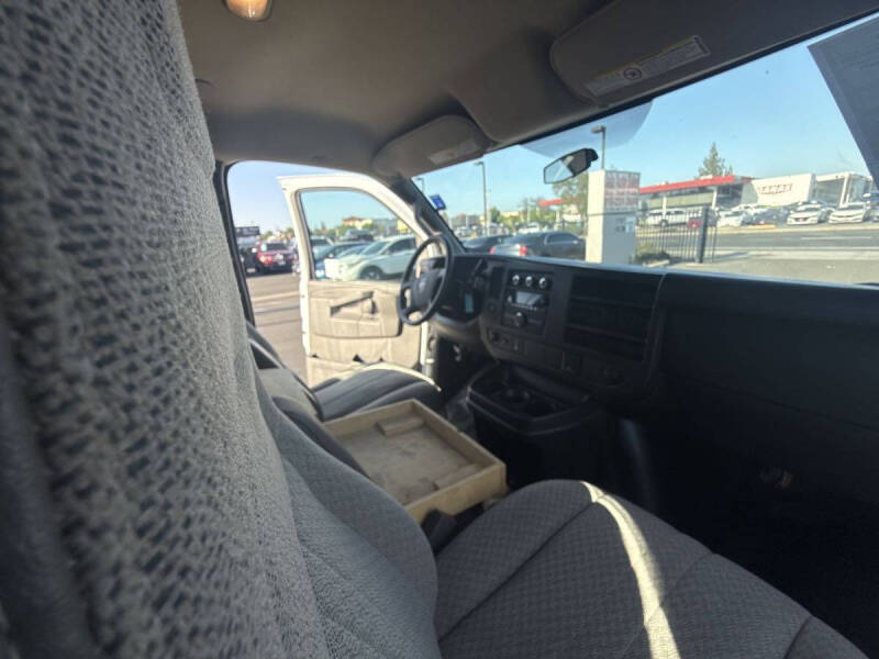 2017 GMC Savana 2500