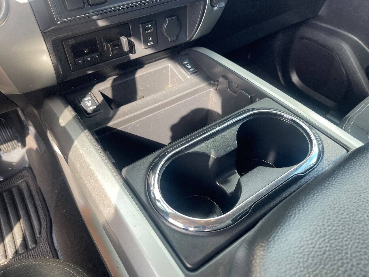 2017 NISSAN Titan Pickup - $24,900