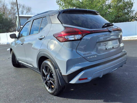 2023 Nissan Kicks SR