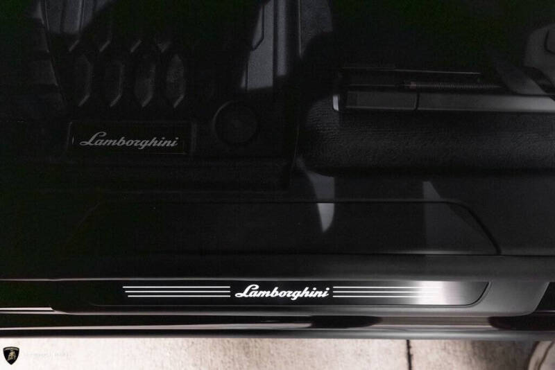 2025 Lamborghini Urus SE