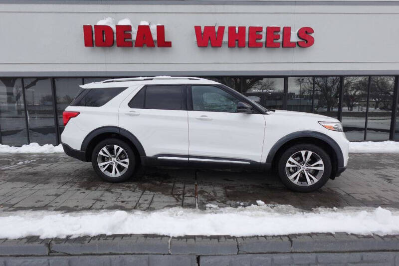 2020 Ford Explorer Platinum's photo