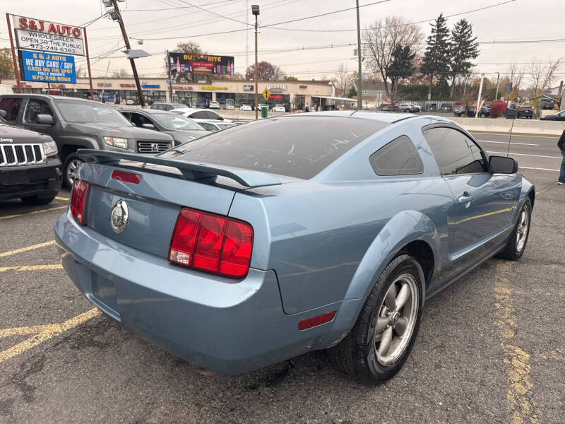 2006 Ford Mustang V6 Deluxe